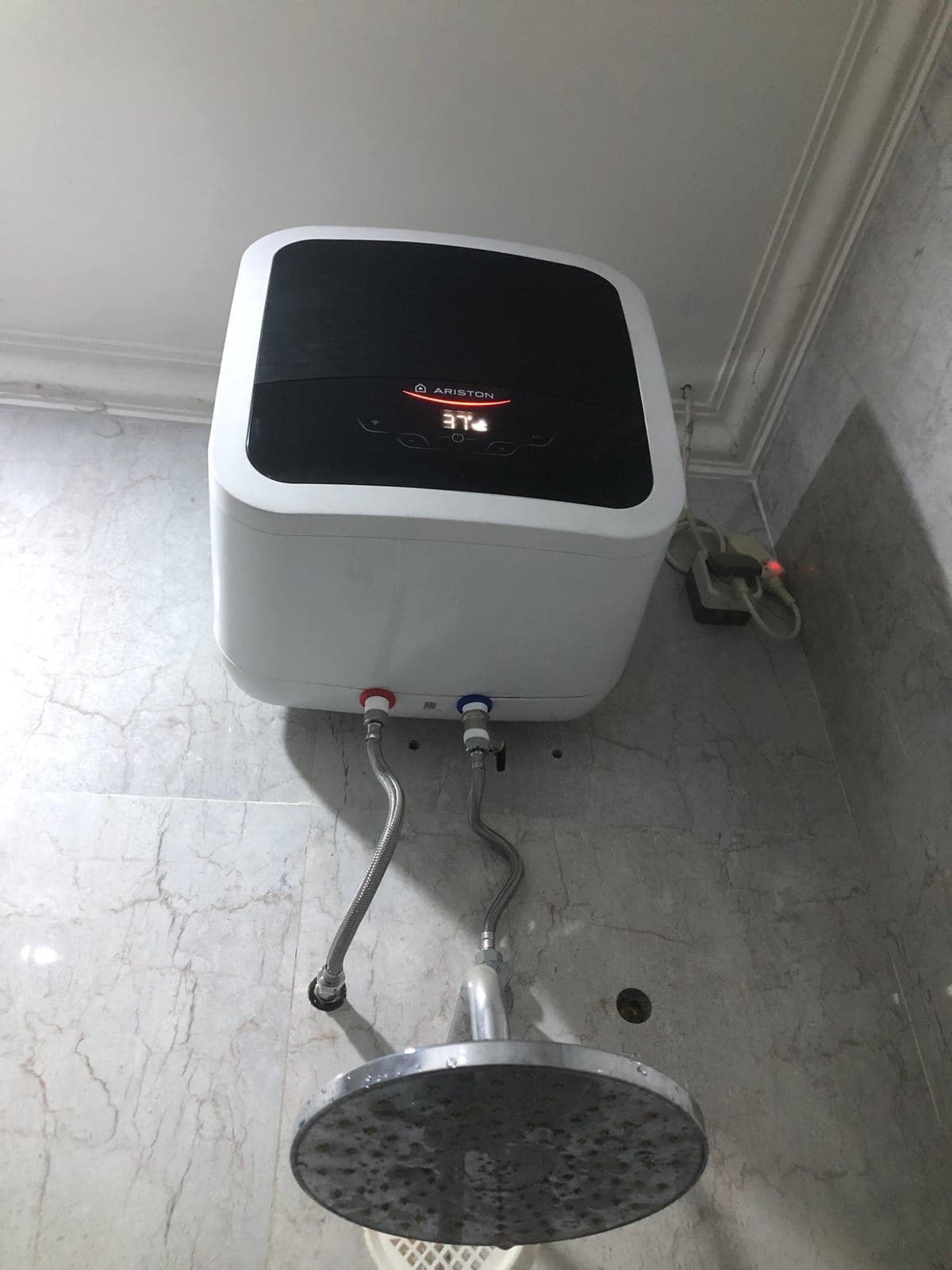 Dokumentasi service produk Ariston 10